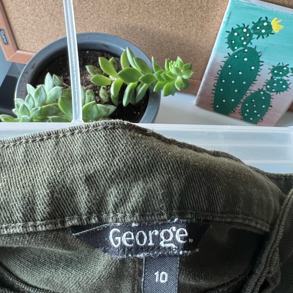 Women’s shorts.. - Picture 3 of 4